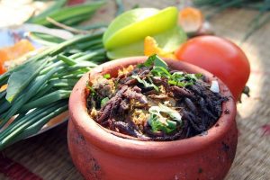 ﻿Cách kho rươi bằng niêu đất thơm ngon hấp dẫn